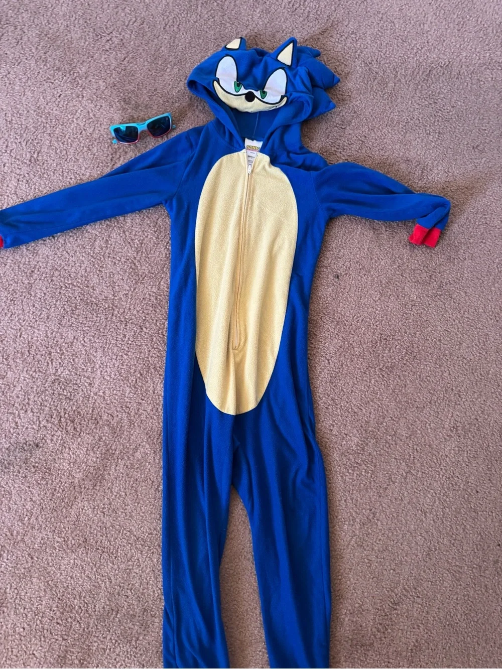Sonic hooded onesie & sunglasses size 8